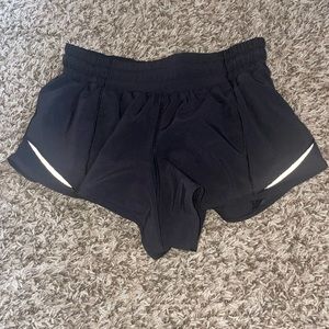 Lululemon hotty hot shorts 2.5 inch, size 4